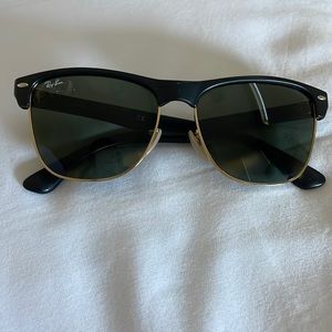 Like new only worn a couple times! No scratches